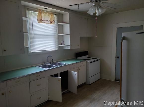 109 E Martin St, Abingdon, IL 61410